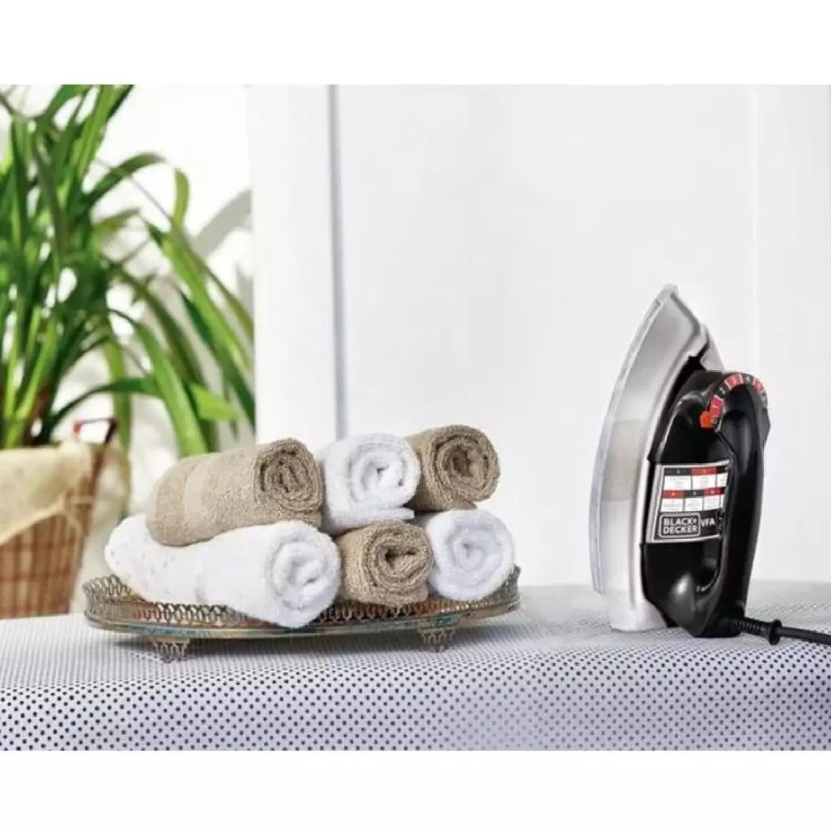 Ferro de Passar Roupa a Seco Black Decker 220V VFA1110XM6, , large image number 1